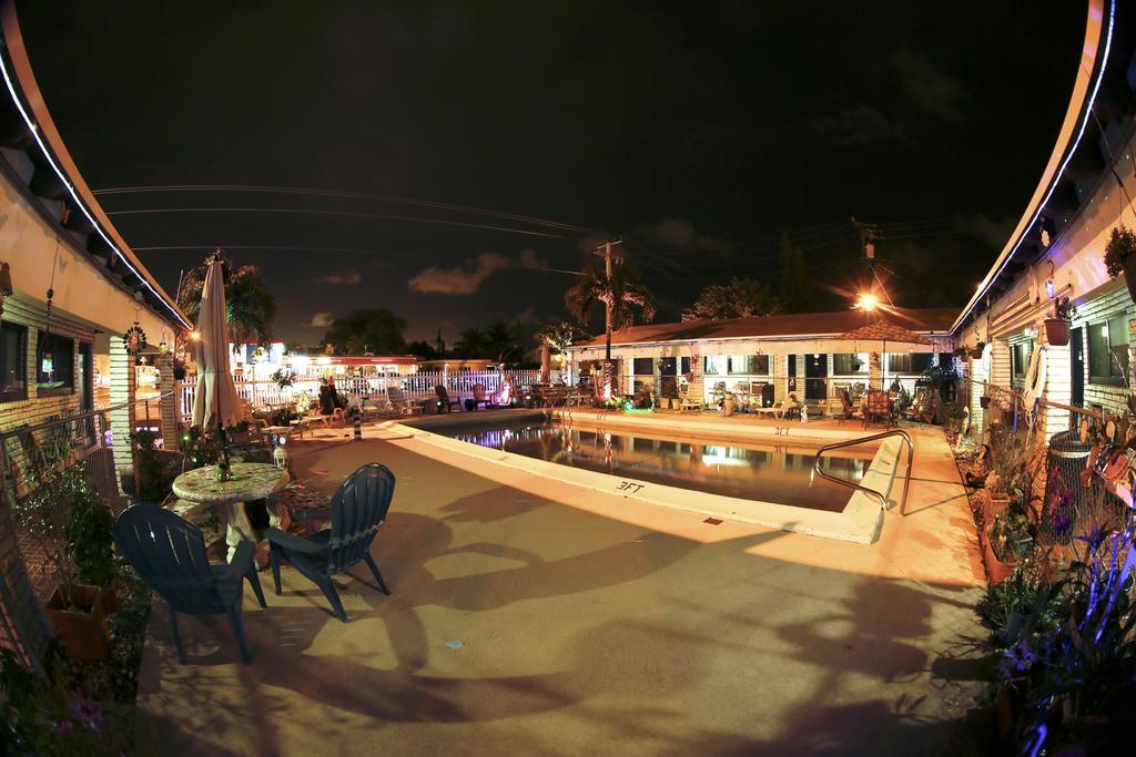 Adobe Hacienda Motel Голливуд Экстерьер фото