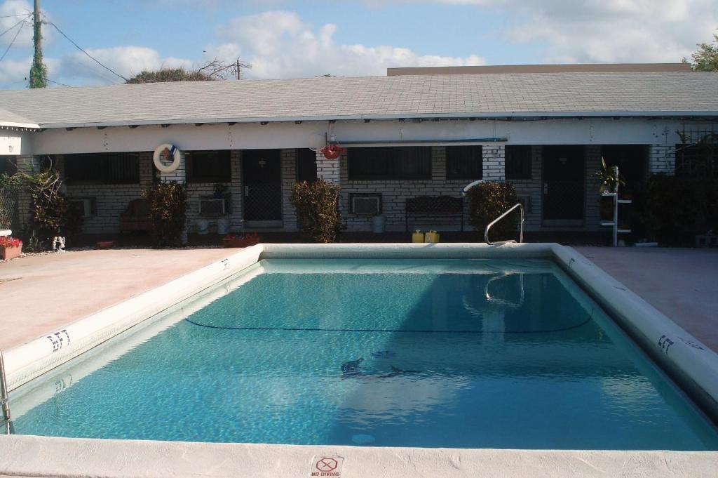 Adobe Hacienda Motel Голливуд Экстерьер фото